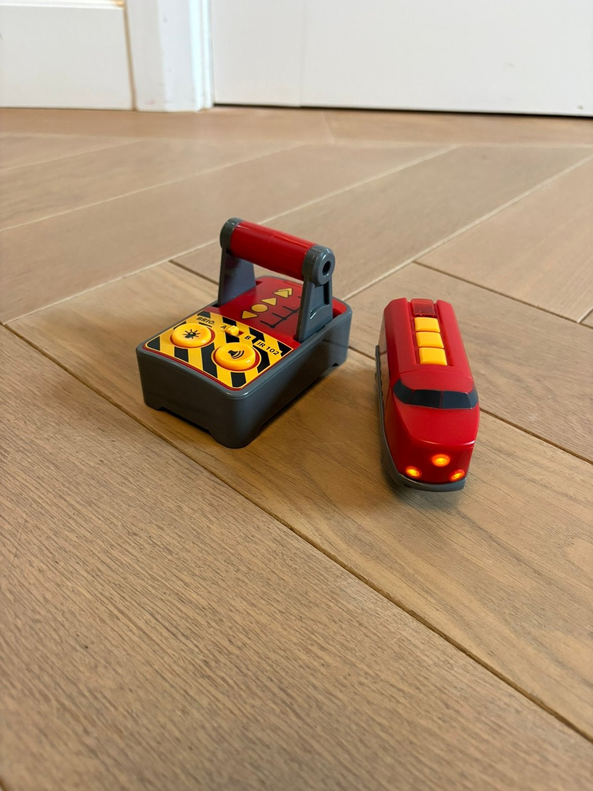 Brio bestuurbare locomotief 33213, Ophalen of Verzenden, Zo goed als nieuw