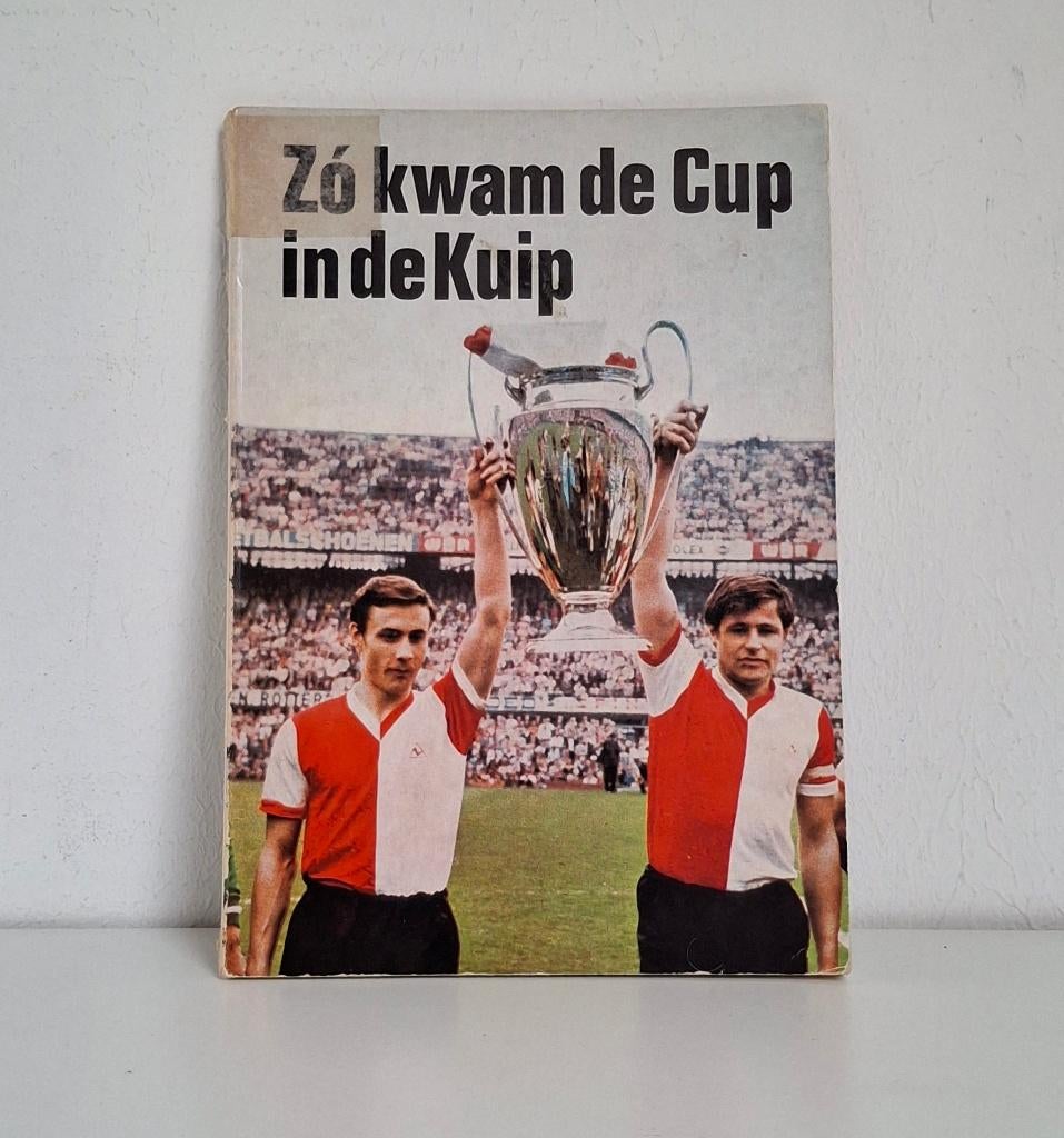 Feijenoord boekje, Zwart/Wit foto’s, Cup grootte oren € 5,99, Verzamelen, Sportartikelen en Voetbal, Ophalen of Verzenden, Gebruikt