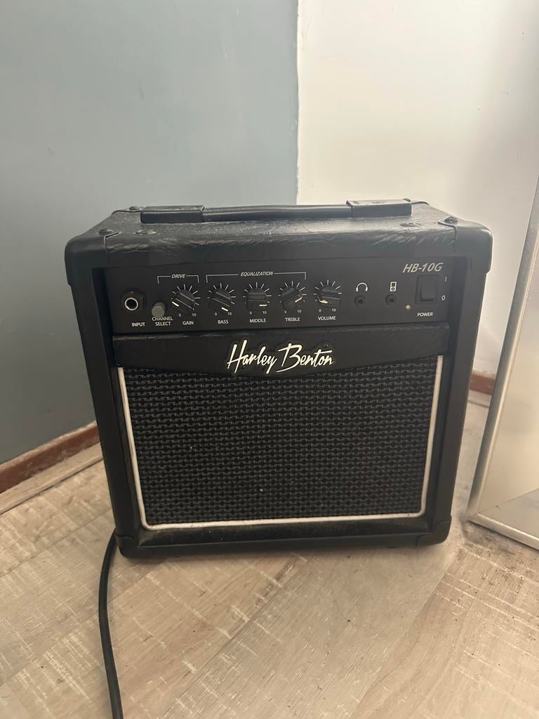 Harley Benton HB-10G Gitaarversterker - Compact & Krachtig, Muziek en Instrumenten, Versterkers | Bas en Gitaar, Ophalen, Gebruikt