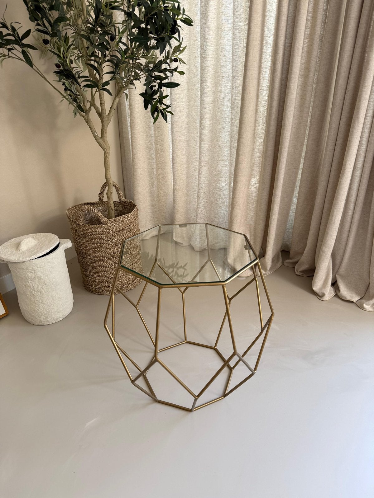 Gouden bijzettafel met glazen blad, Ophalen, 50 – 75, 50 tot 100 cm, Zo goed als nieuw