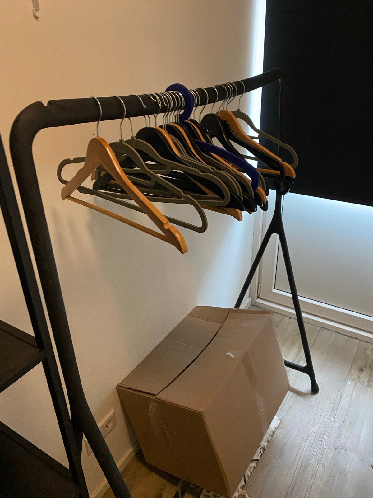 Kledingrek met hangers, Ophalen, Gebruikt
