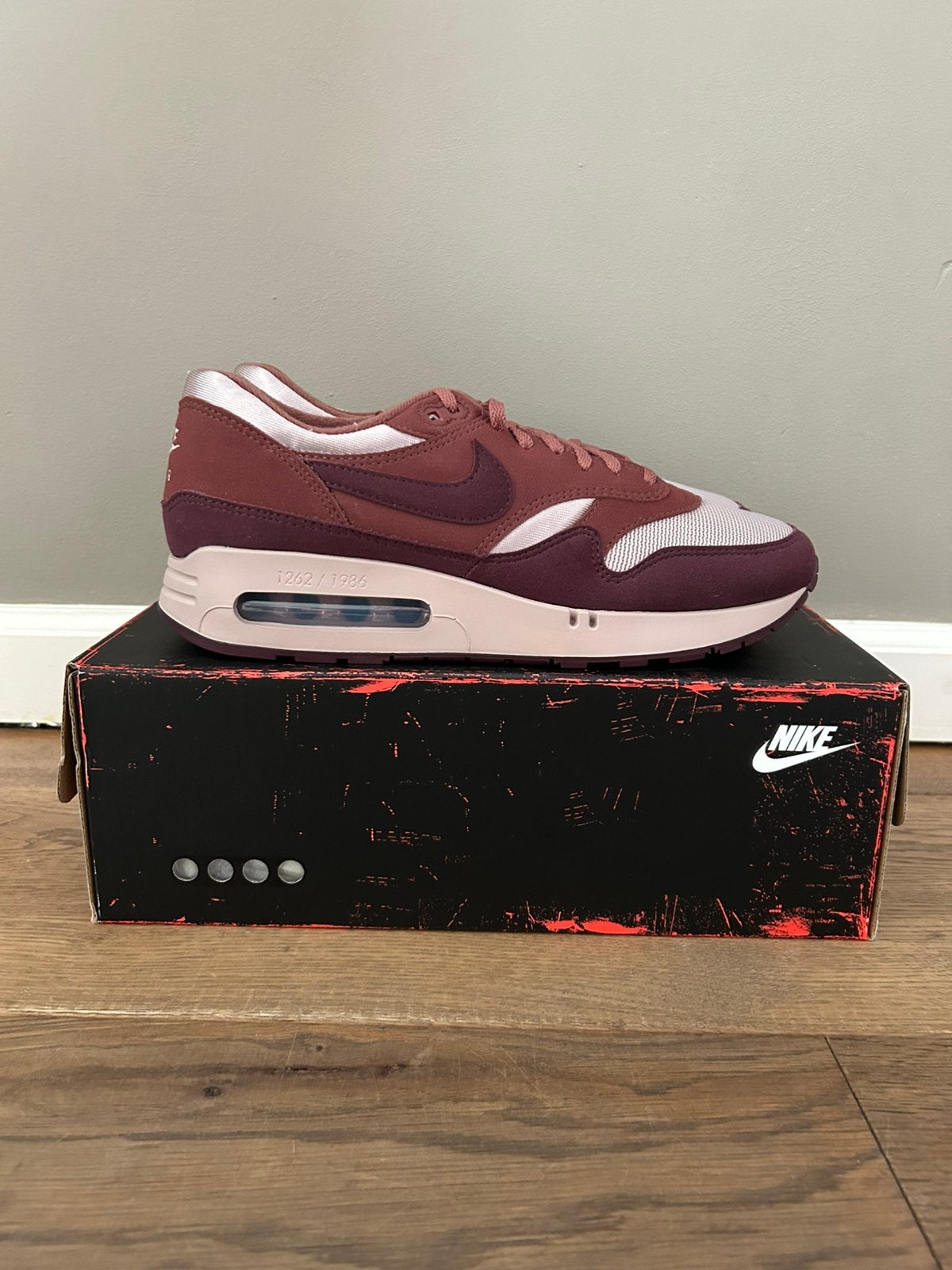 Nike Air Max 1 ‘86 OG Big Bubble Smokey Mauve 44 (deadstock), Bruin, Nieuw, Ophalen of Verzenden, Sneakers of Gympen