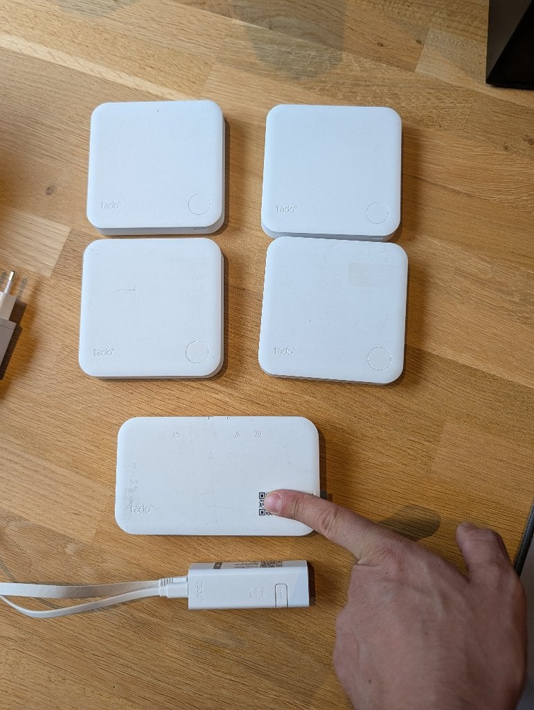 Tado V3+ complete set bridge, receiver 2x thermostaat+sensor, Ophalen of Verzenden, Slimme thermostaat, Zo goed als nieuw