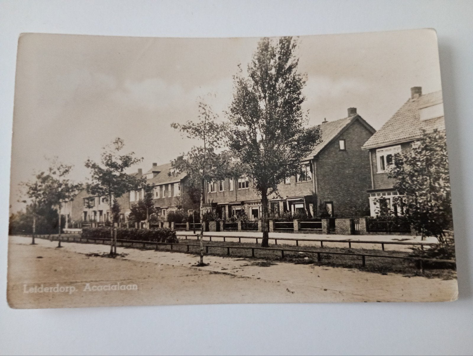 Leiderdorp Acacialaan 1943, Verzamelen, Ansichtkaarten | Nederland, Ophalen of Verzenden, 1940 tot 1960, Gelopen, Zuid-Holland