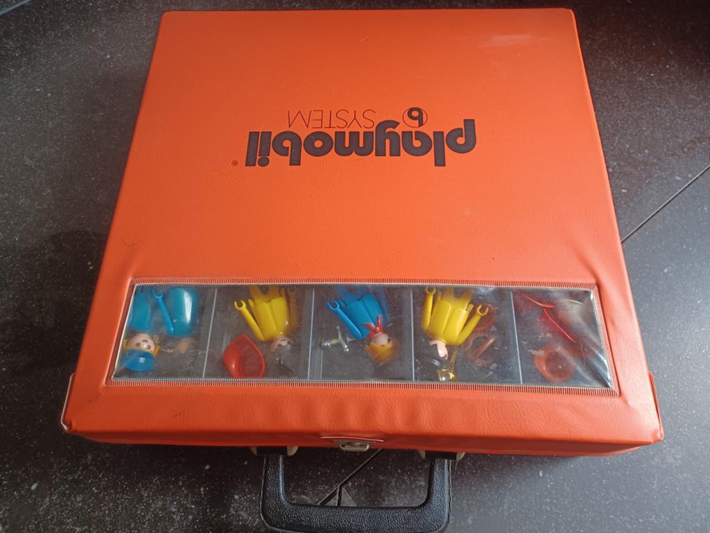 Vintage oranje Playmobil koffer met inhoud., Ophalen of Verzenden