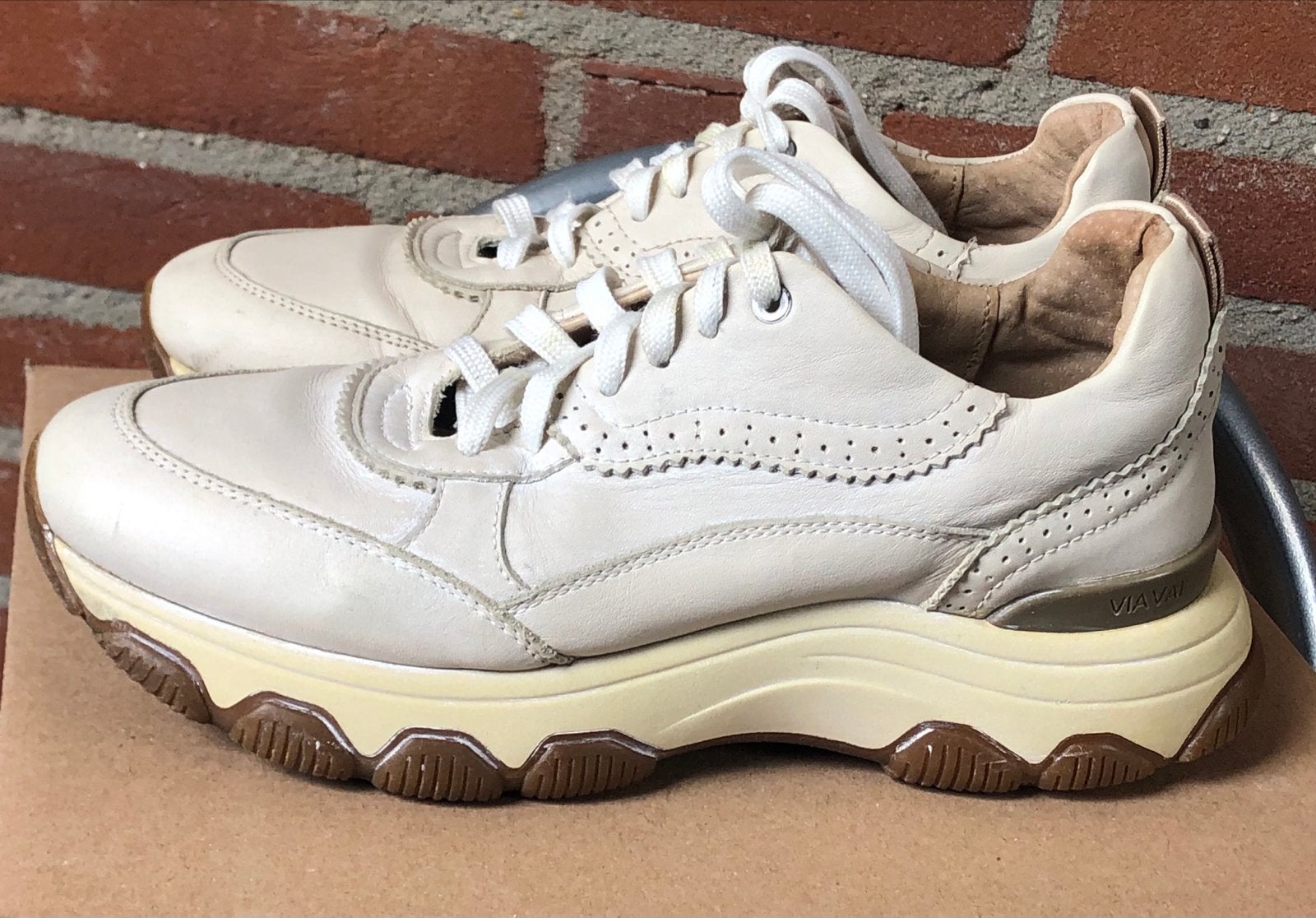 Via Vai Leren Sneakers Crème Maat 39, Kleding | Dames, Schoenen, Beige, Ophalen of Verzenden, Sneakers of Gympen, Gedragen