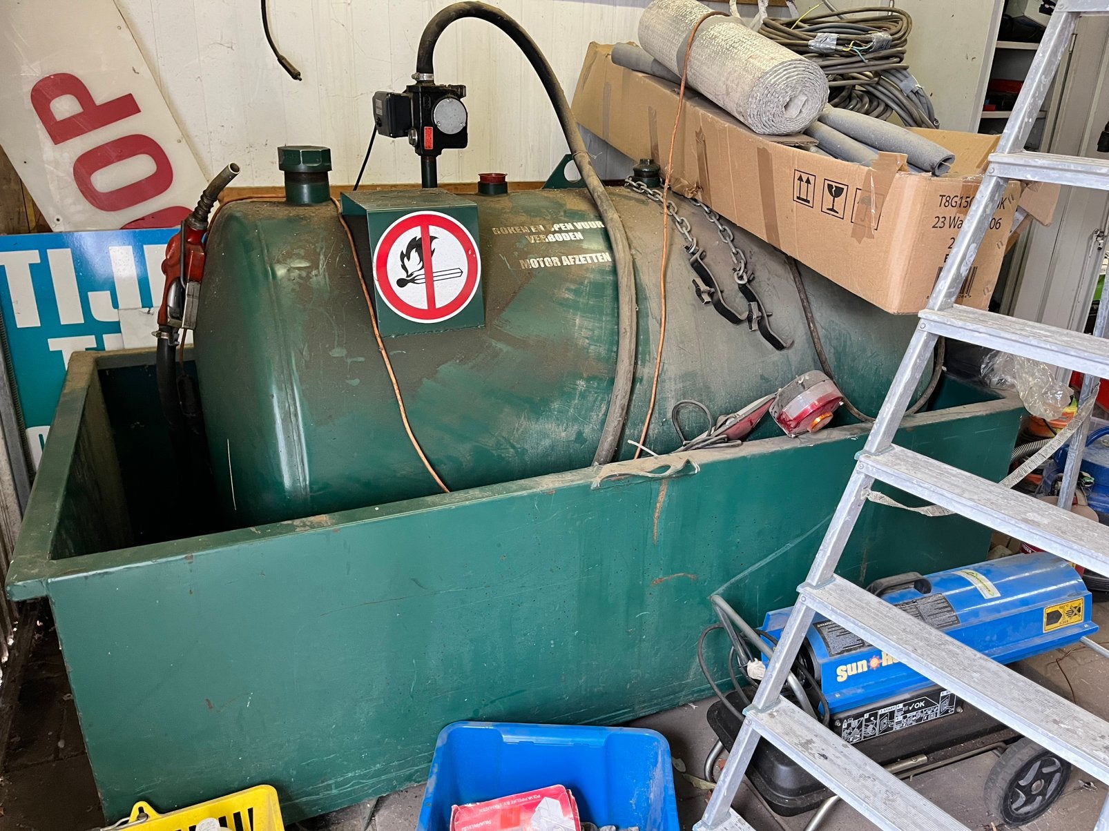 Dieseltank met lekbak, Ophalen