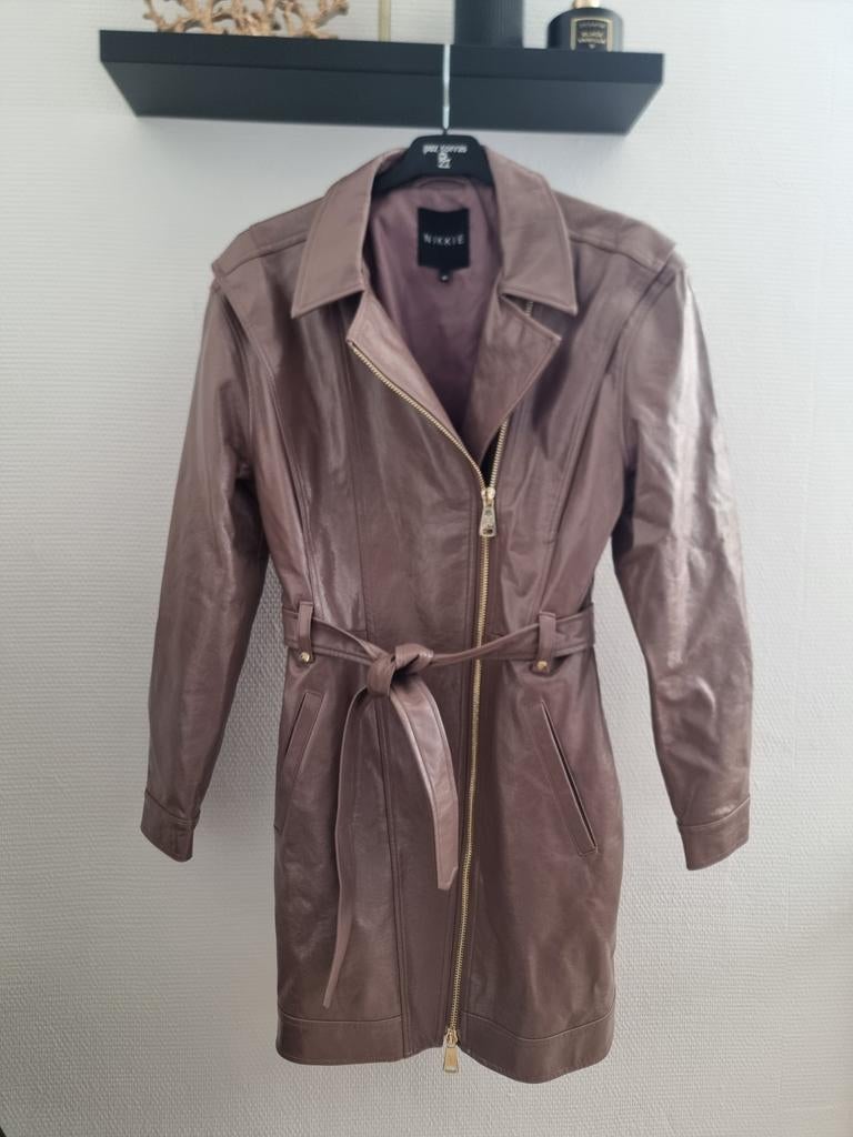 Nikkie Zillian dress, maat 40 nieuw!, Maat 38/40 (M), Bruin, Nieuw, Ophalen of Verzenden