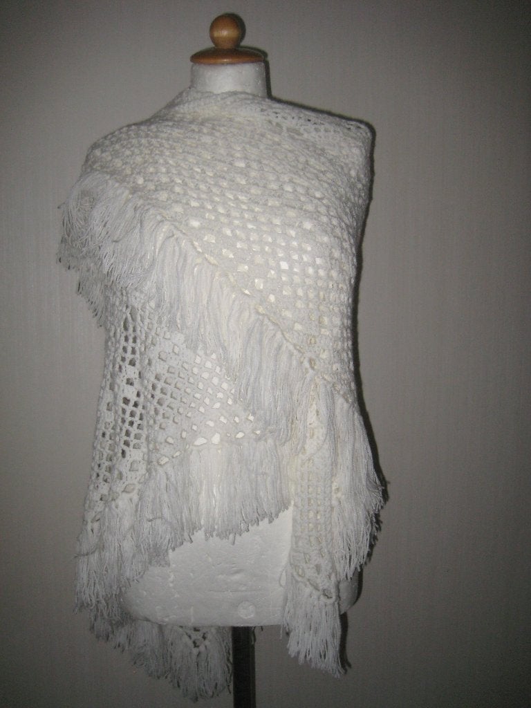 Mooie wit gehaakte omslagdoek royaal model Nieuw, Verzenden, Nieuw, Maat 46/48 (XL) of groter, Sjaal