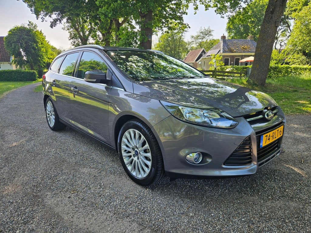 Ford Focus Wagon 1.6 TI-VCT First Edition, Gebruikt, Zwart, 4 cilinders, Bruin