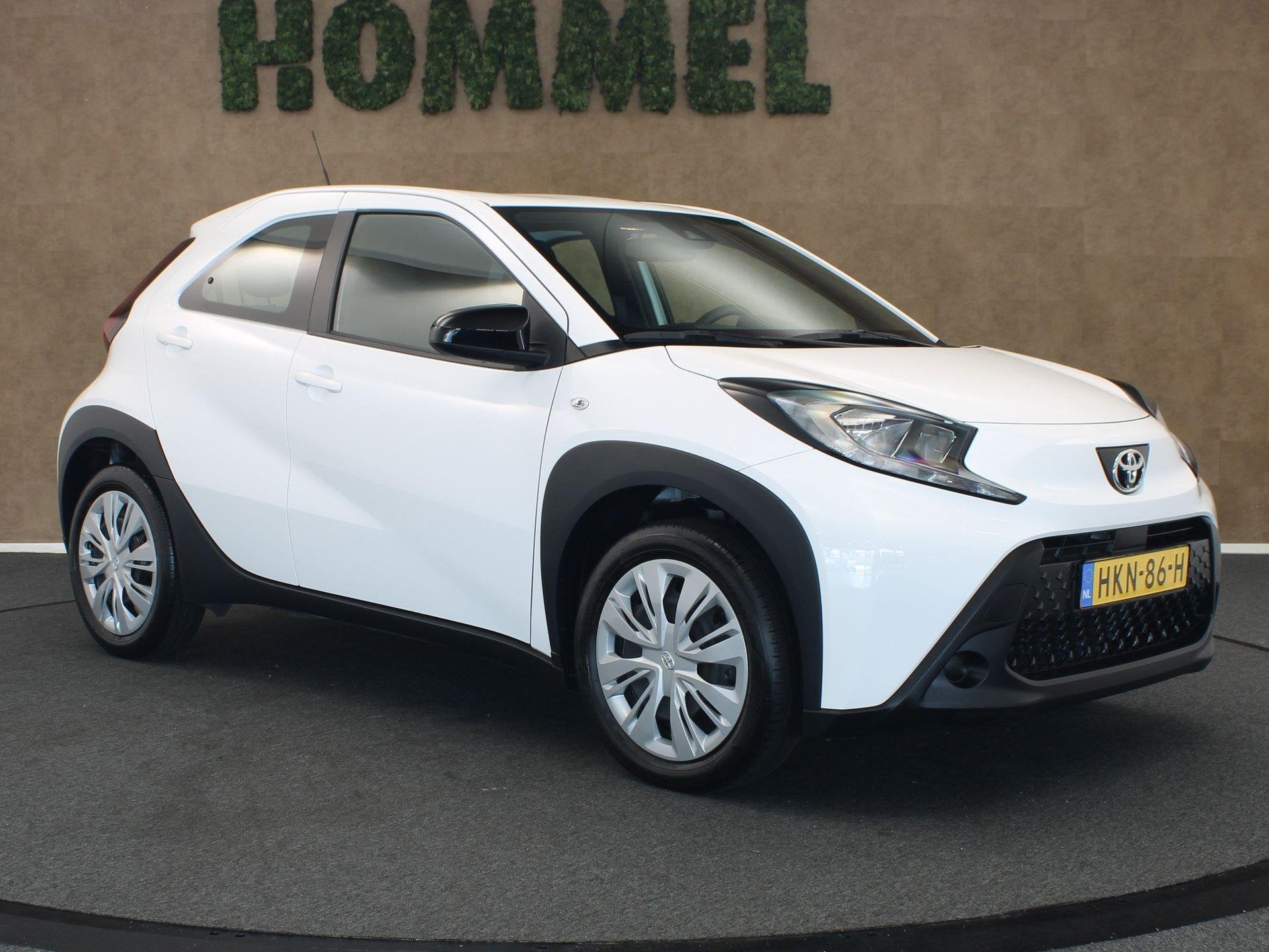 Toyota Aygo X 1.0 VVT-i MT Play - ORIGINEEL NEDERLANDSE AUTO, Postbus 212
4940 AE  Raamsdonksveer, NL, Wit, Handgeschakeld, Toyota