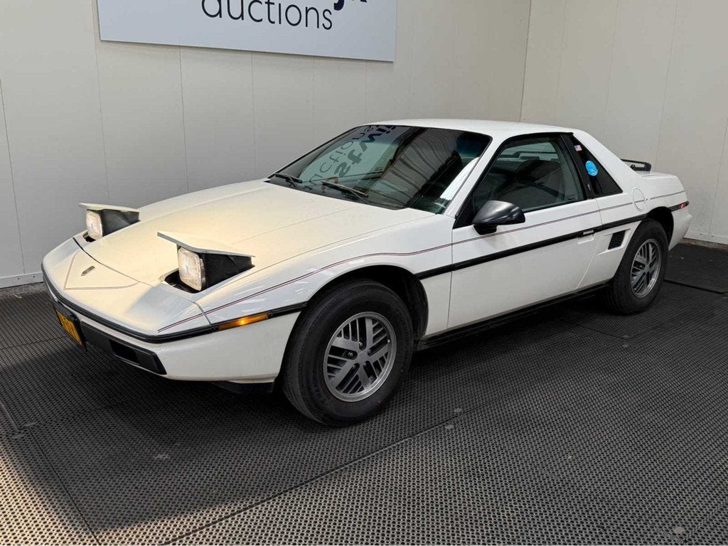Pontiac - Fiero - 2.5 - Oldtimer - 1984, Auto's, Oldtimers, Automaat, 94 pk, Achterwielaandrijving, Pontiac