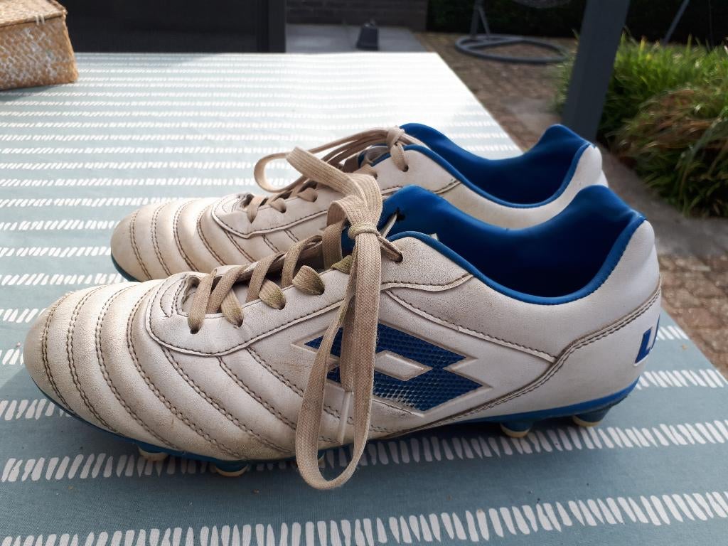 Lotto voetbalschoenen maat 41, Sport en Fitness, Voetbal, Maat XS of kleiner, Schoenen, Ophalen of Verzenden, Zo goed als nieuw