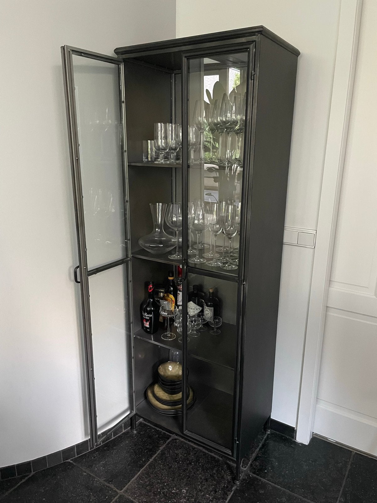 Metalen vitrinekast - 184x62x40 cm, Ophalen, 50 tot 100 cm, Zo goed als nieuw, Metaal