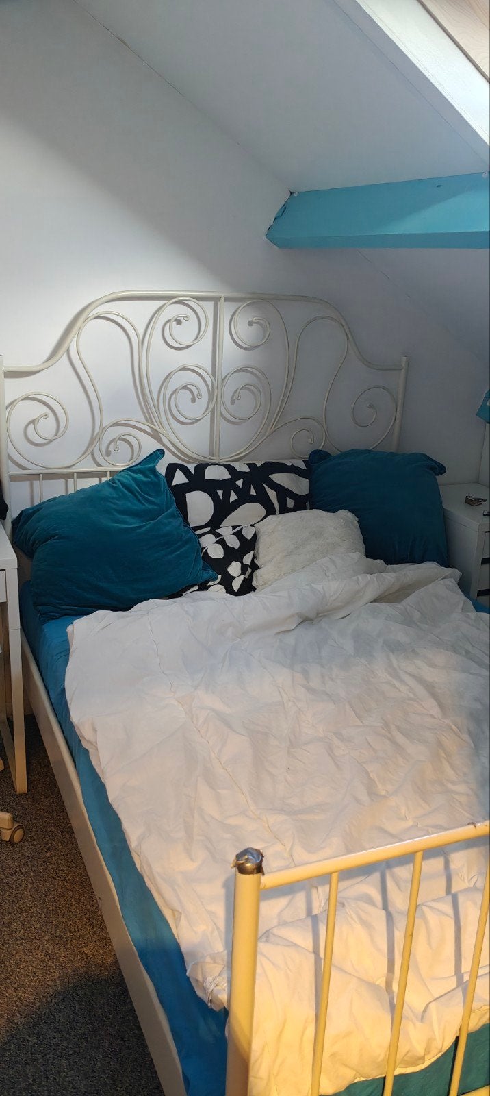 Wit metalen tweepersoonsbed met sierlijk hoofdeinde, Ophalen, Gebruikt, Romantisch, Klassiek, Wit