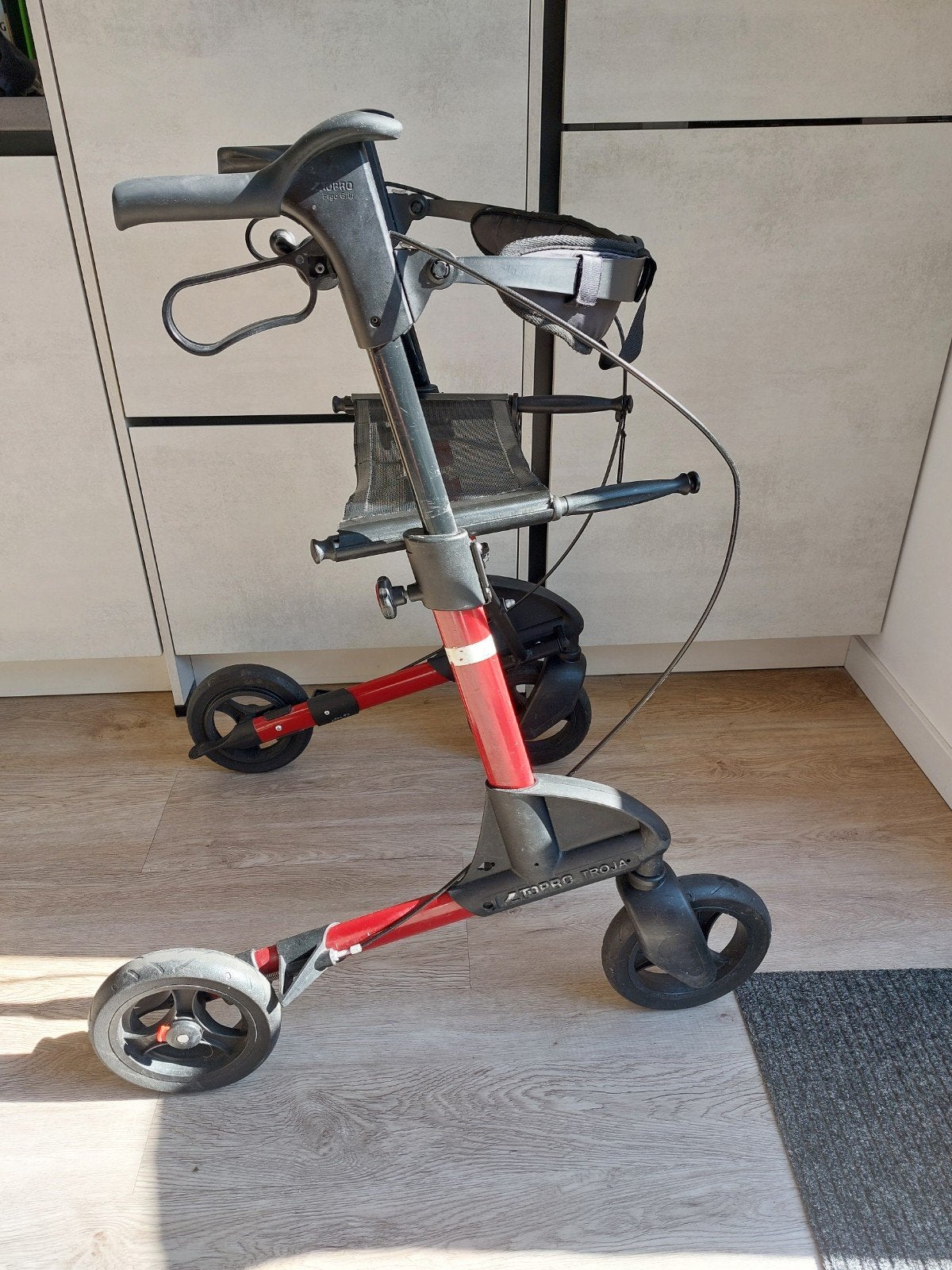 Topro Troja 2 G rollator Medium, Ophalen