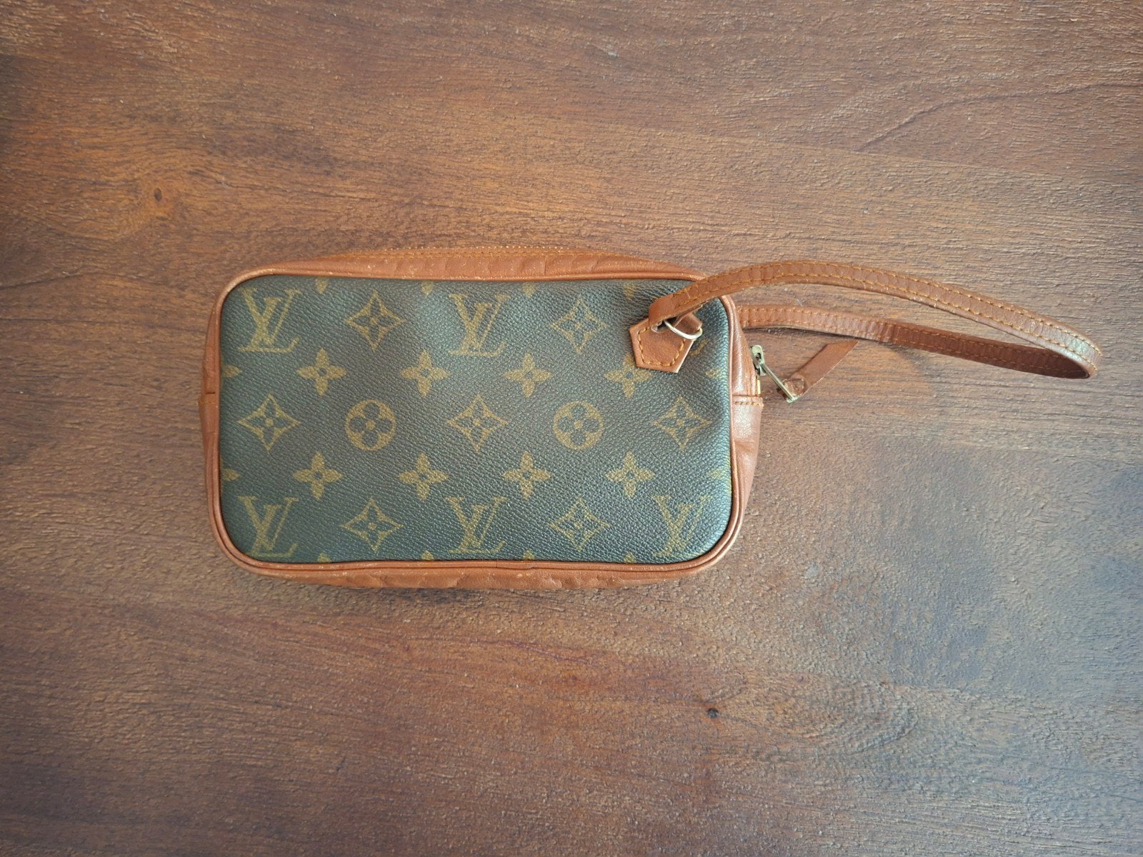 Louis Vuitton Clutch Marly, Overige merken, Bruin, Ophalen of Verzenden, Zo goed als nieuw