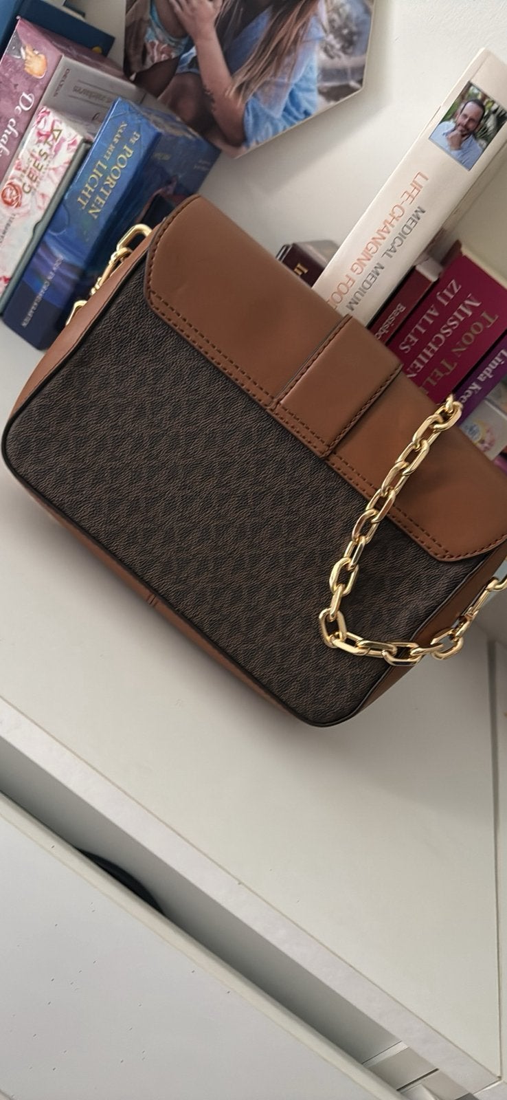Micheal kors tas met goude riem, Ophalen of Verzenden, Zo goed als nieuw, Zwart, Schoudertasje