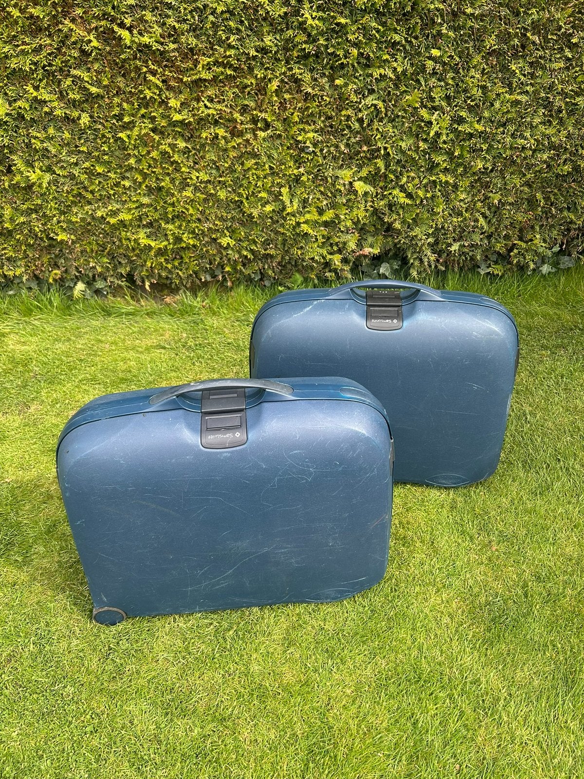 2 Grote dobkerblauwe Samsonite koffers - 64,5L, Hard kunststof, Zo goed als nieuw, 55 cm of meer, Ophalen