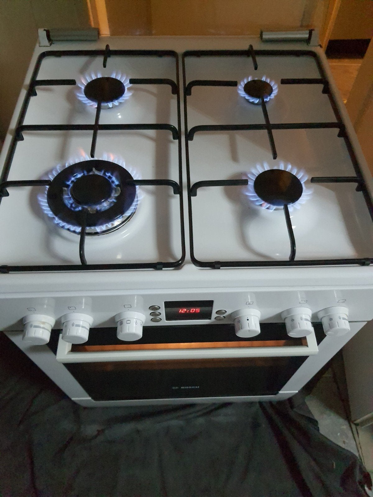 Bosch gasfornuis 4pits met Heteluchtoven werkt perfect, Witgoed en Apparatuur, Ophalen, 4 kookzones, Zo goed als nieuw, Energieklasse A of zuiniger