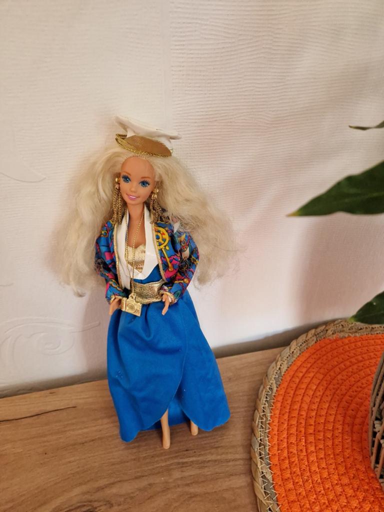 Barbie puppen holliday von mattel, Verzamelen, Poppen, Ophalen of Verzenden, Pop