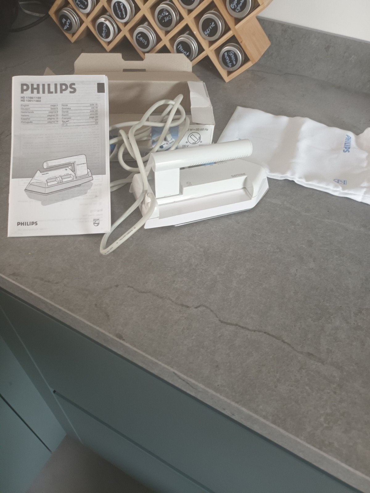 Philips reis-strijkijzer HD1301/02, Ophalen of Verzenden, Zo goed als nieuw, Strijkijzer met snoer