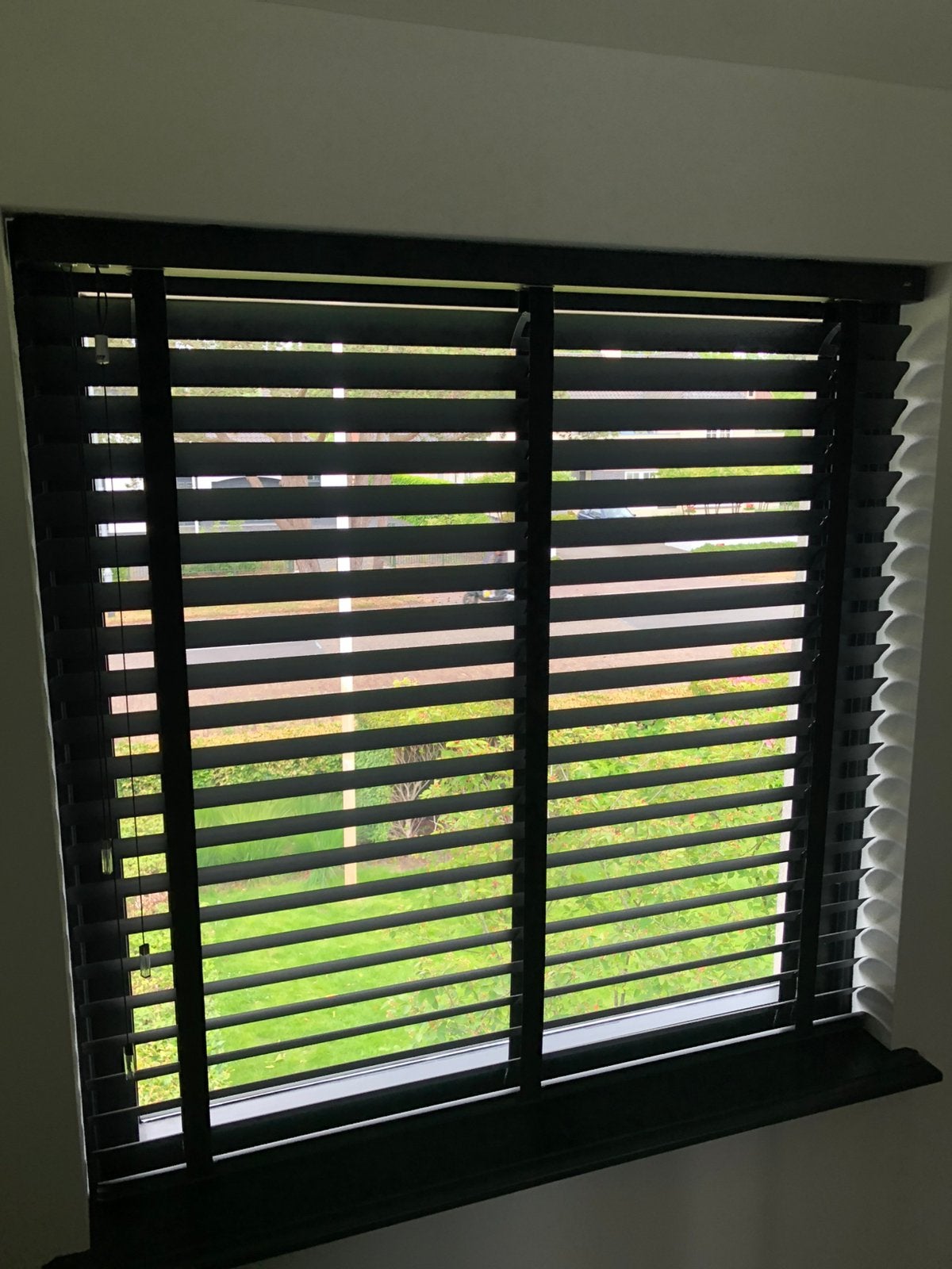 Luxaflex aluminium jalouzie grote lammelen kleur mat zwart, Luxaflex, Ophalen, Zo goed als nieuw, Zwart