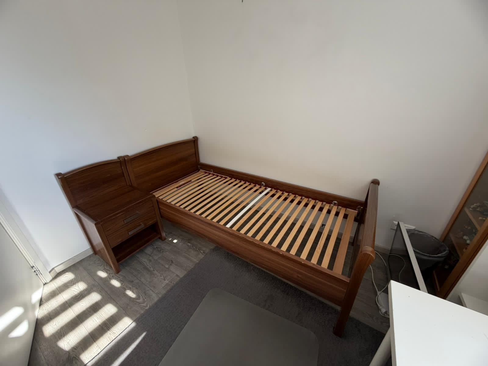 Eenpersoonsbed 90x200 met lattenbodem en nachtkastje, Ophalen, Gebruikt, 90 cm, Eenpersoons