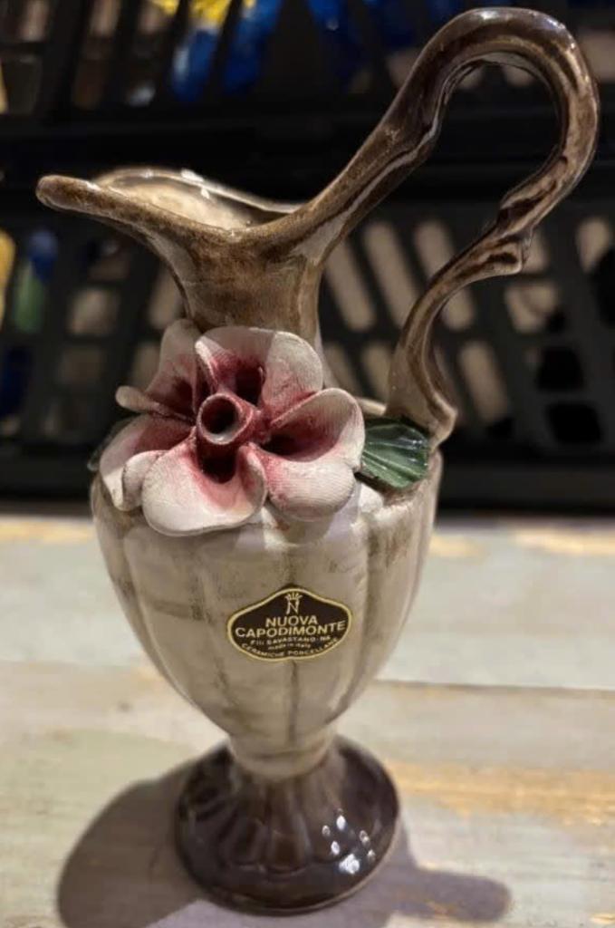 Handgemaakt Italiaans vaasje Nuova Capodimonte (15 cm), Antiek en Kunst, Ophalen of Verzenden