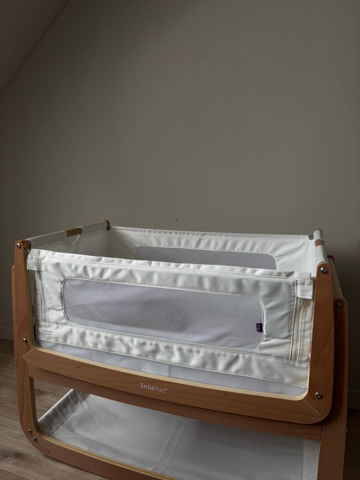 Snuzpod 4 - co sleeper - wiegje baby - hout wit, Ophalen, Zo goed als nieuw, Wieg