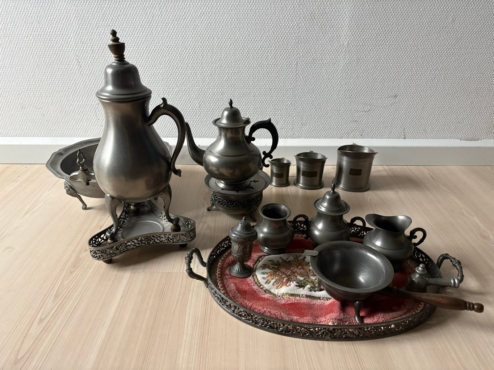 Antiek tinnen theeservies en diverse voorwerpen, Antiek en Kunst, Antiek | Tin, Ophalen of Verzenden