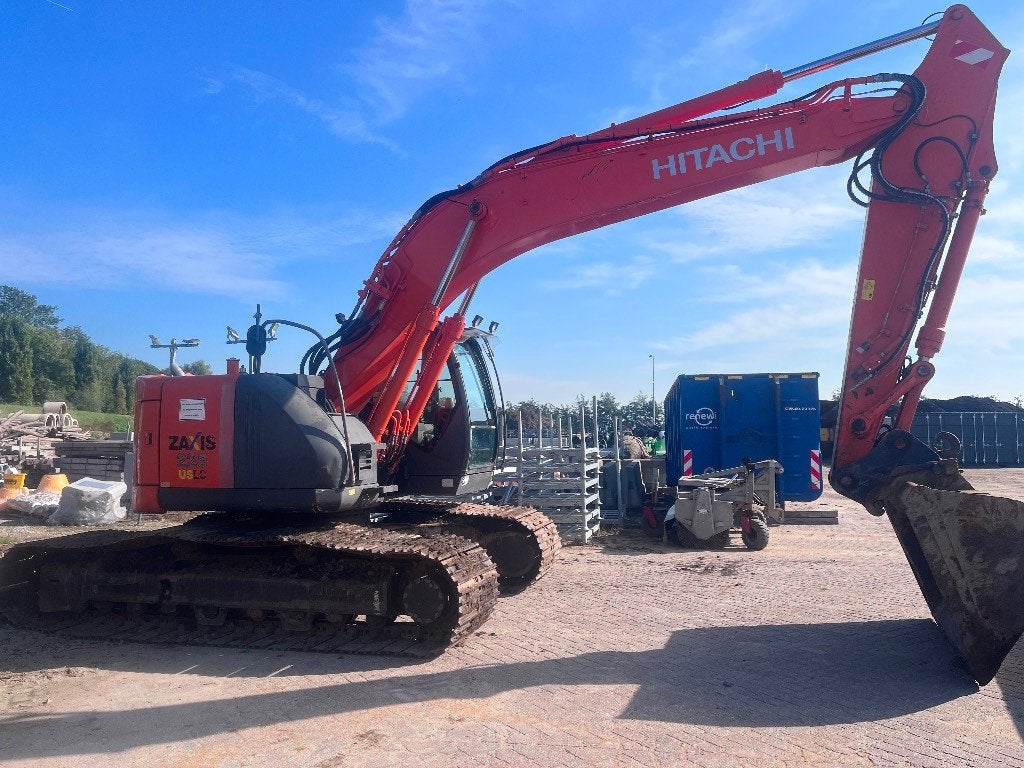 Hitachi ZX 225 US LC-3 (bj 2010), Graafmachine