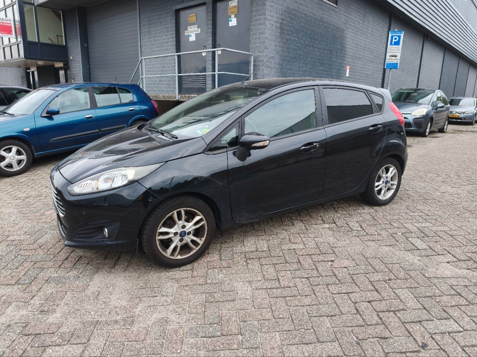 Ford Fiësta 1.0 turbo BJ 2015 leuke titanium uitvoer. 101pk!, Voorwielaandrijving, Stof, Zwart, 100 pk