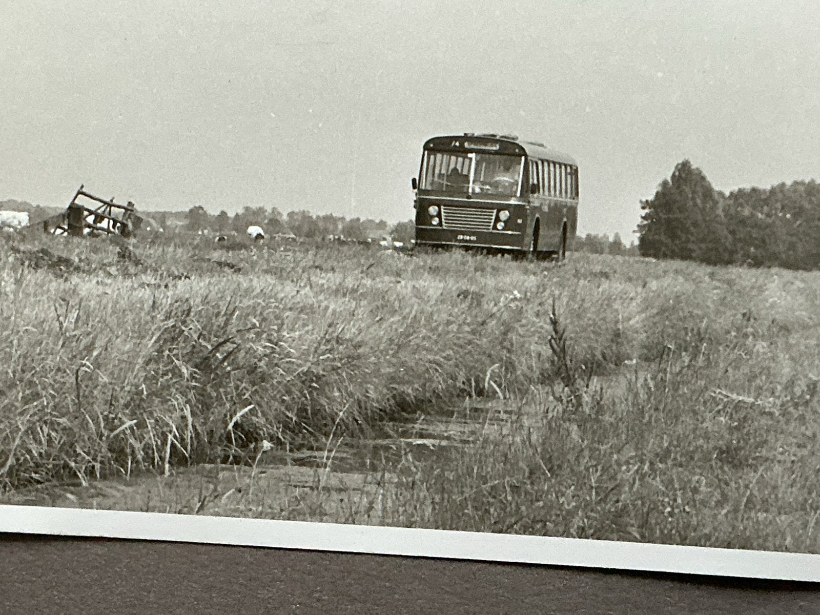 Zwart-wit foto TENSEN AUTOBUS  in landelijk gebied, Verzenden, Gebruikt, Trein, Kaart of Prent