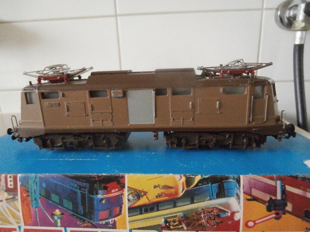 Marklin Italiaanse metalen lok 3035 Analoog -HO, Wisselstroom, Locomotief, Ophalen of Verzenden, Zo goed als nieuw