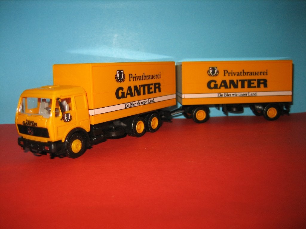 Ganter - bier  MERCEDES  combi  Herpa, Hobby en Vrije tijd, Ophalen of Verzenden, Zo goed als nieuw, Bus of Vrachtwagen, Herpa