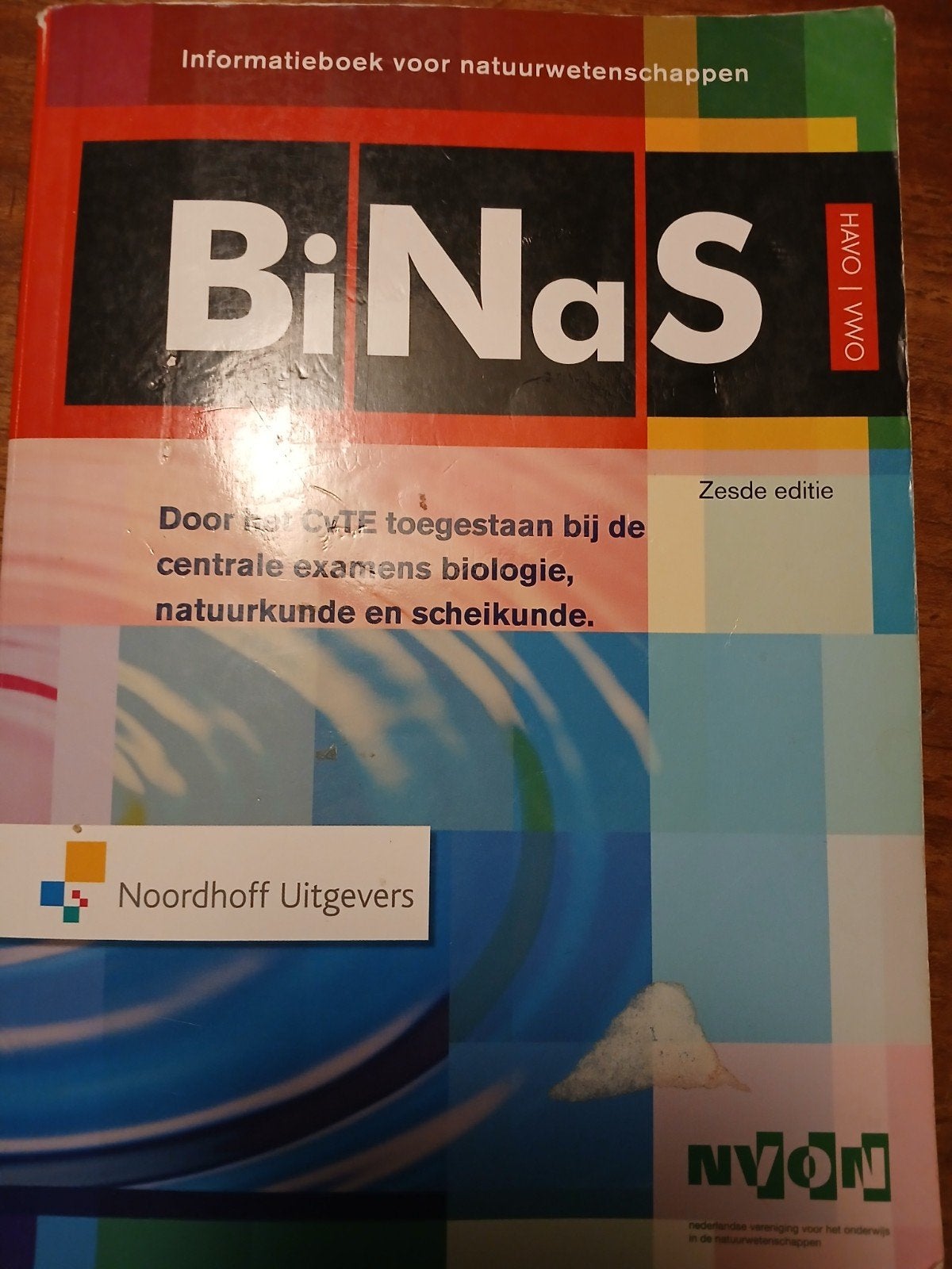 BiNaS zesde editie - Informatieboek natuurwetenschappen, Gelezen, Niet van toepassing, Niet van toepassing, Ophalen of Verzenden