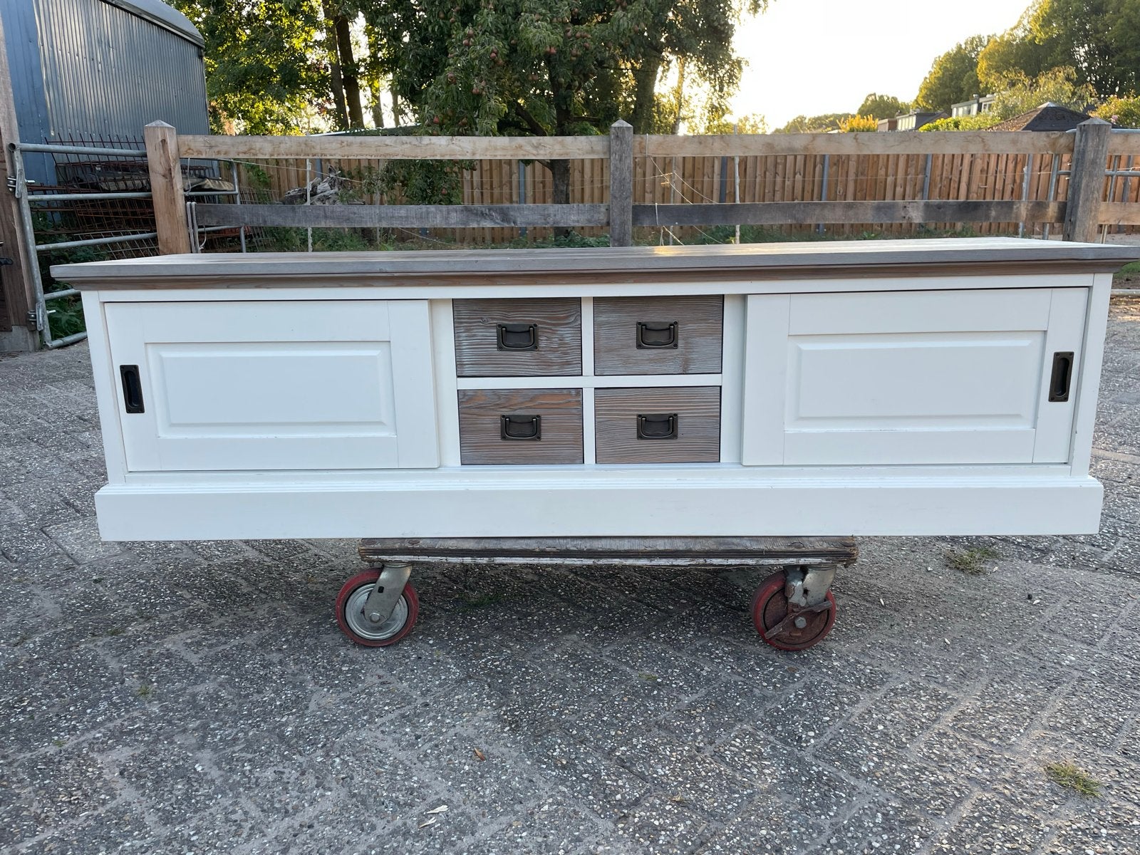 Landelijk dressoir met schuifdeuren en lades, Ophalen, Gebruikt, 150 tot 200 cm, Met lade(s)