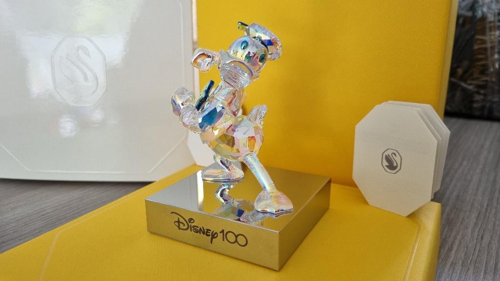 Swarovski Disney Donald Duck 100 Years! NIEUW!, Ophalen of Verzenden, Nieuw, Figuurtje