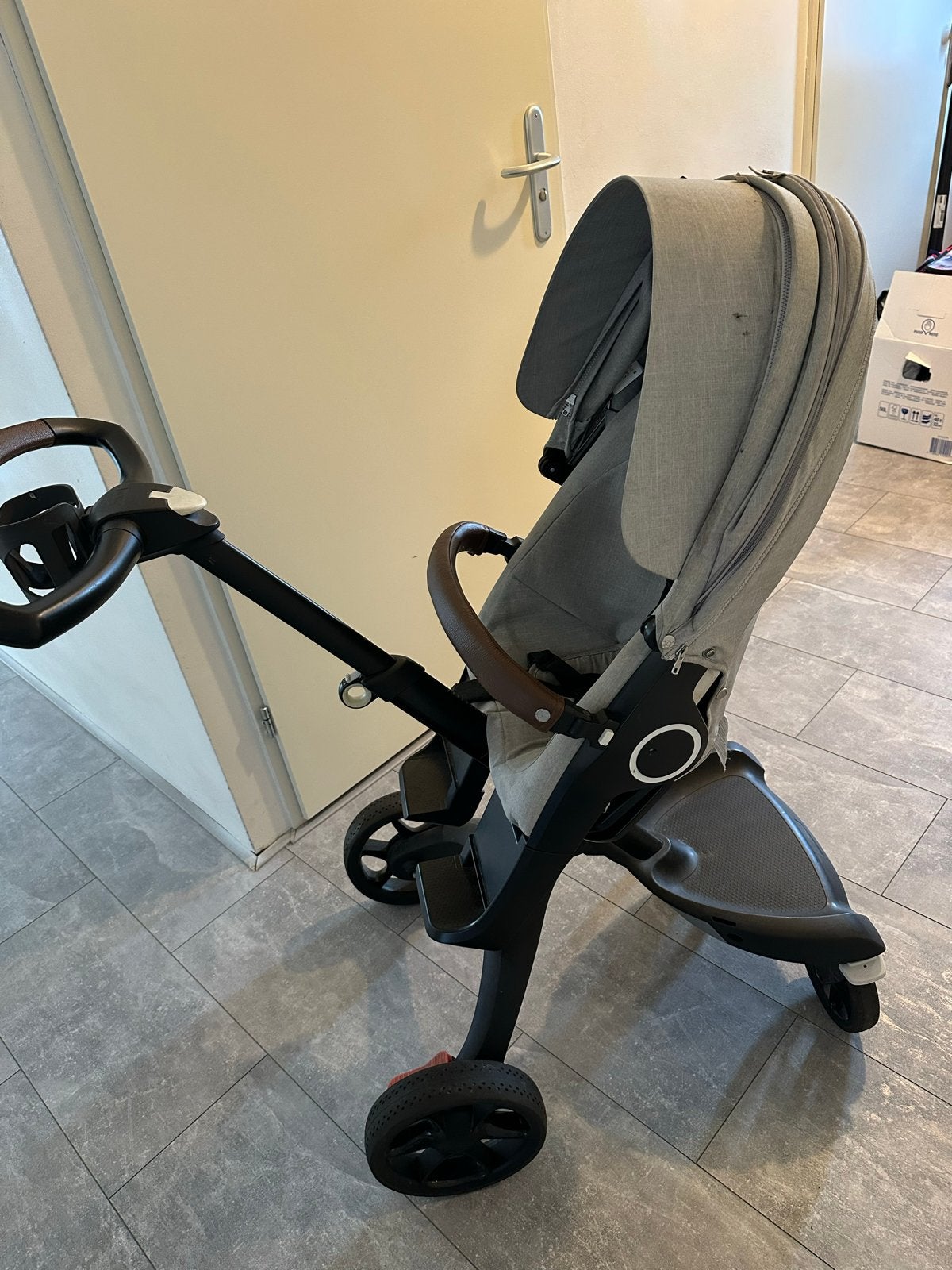 Stokke Xplory V6 Combiwagen met maxicosi en reiswieg, Zo goed als nieuw, Combiwagen, Met autostoeltje, Ophalen