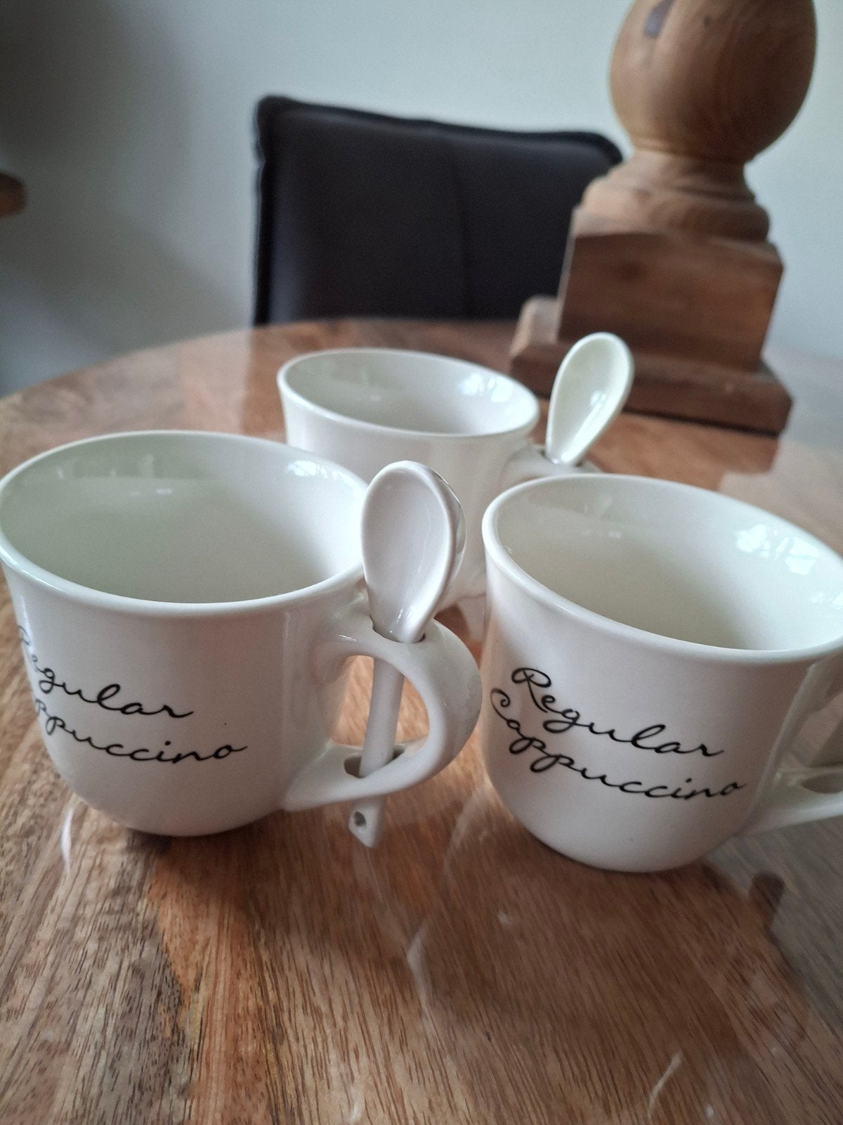 Set van 3 Riviera Maison Cappuccino Kopjes met Lepel, Huis en Inrichting, Ophalen, Zo goed als nieuw, Steen/keramiek, Wit