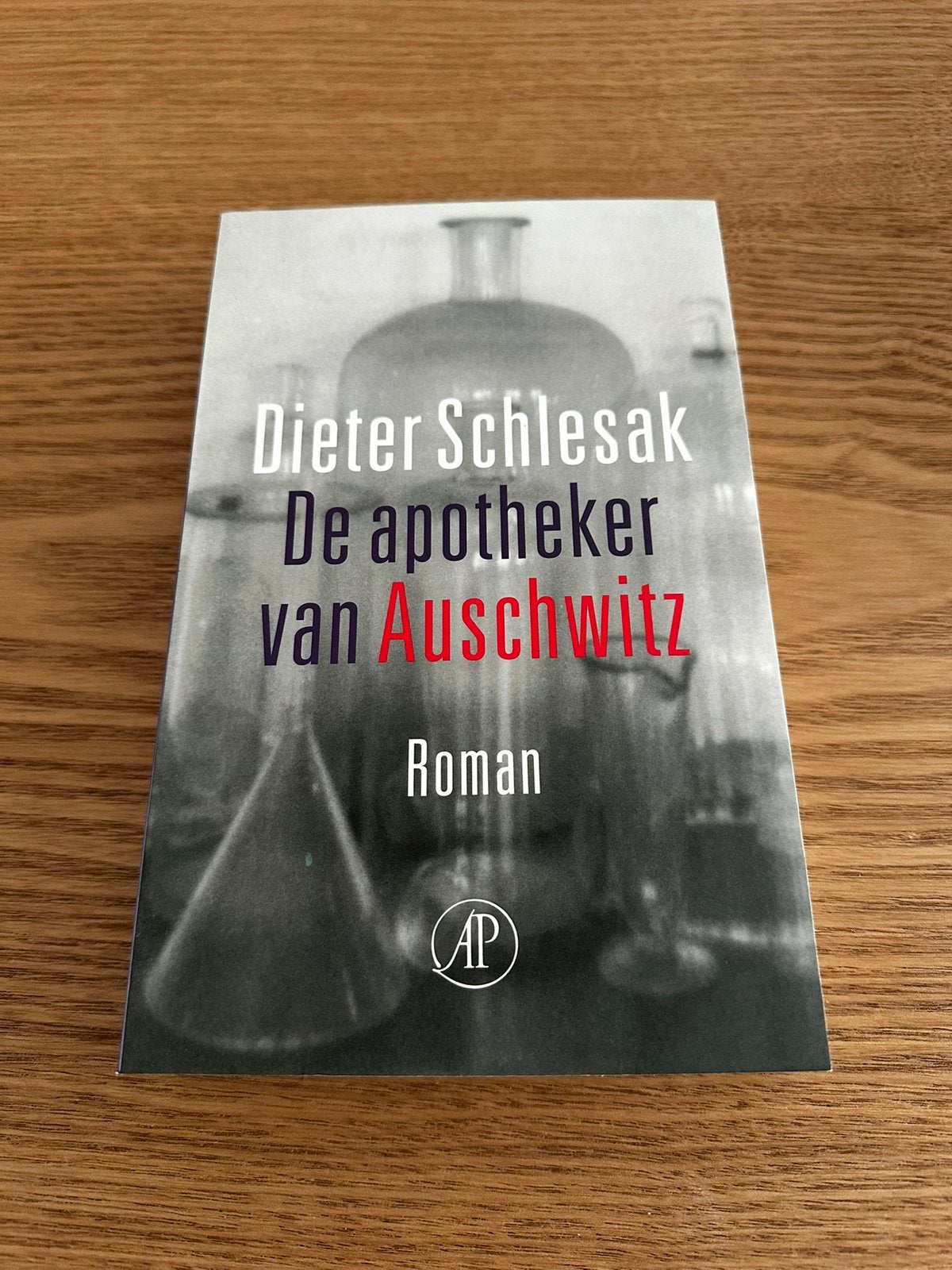 Dieter Schlesak - De apotheker van Auschwitz, Ophalen of Verzenden, Gelezen