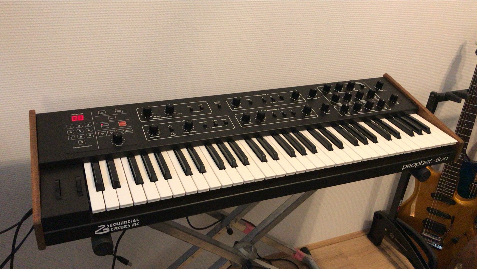 Sequential Circuits Prophet-600 met Gligli-mod, Muziek en Instrumenten, Synthesizers, 61 toetsen, Zo goed als nieuw, Met midi-aansluiting