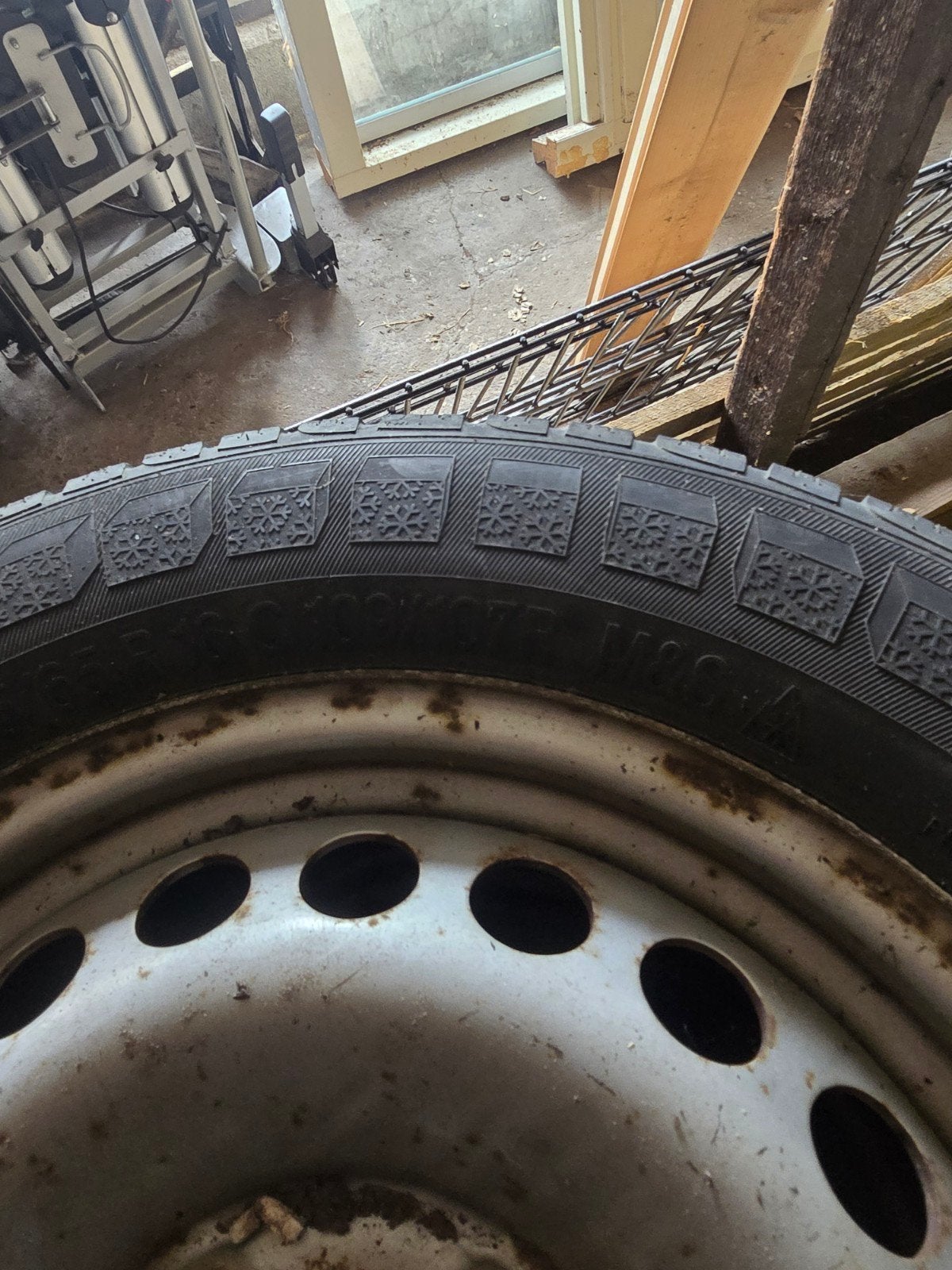 Winterbanden Volkswagen Transporter T5 (2005-2010), Auto-onderdelen, Ophalen, 16 inch, Banden en Velgen, Winterbanden