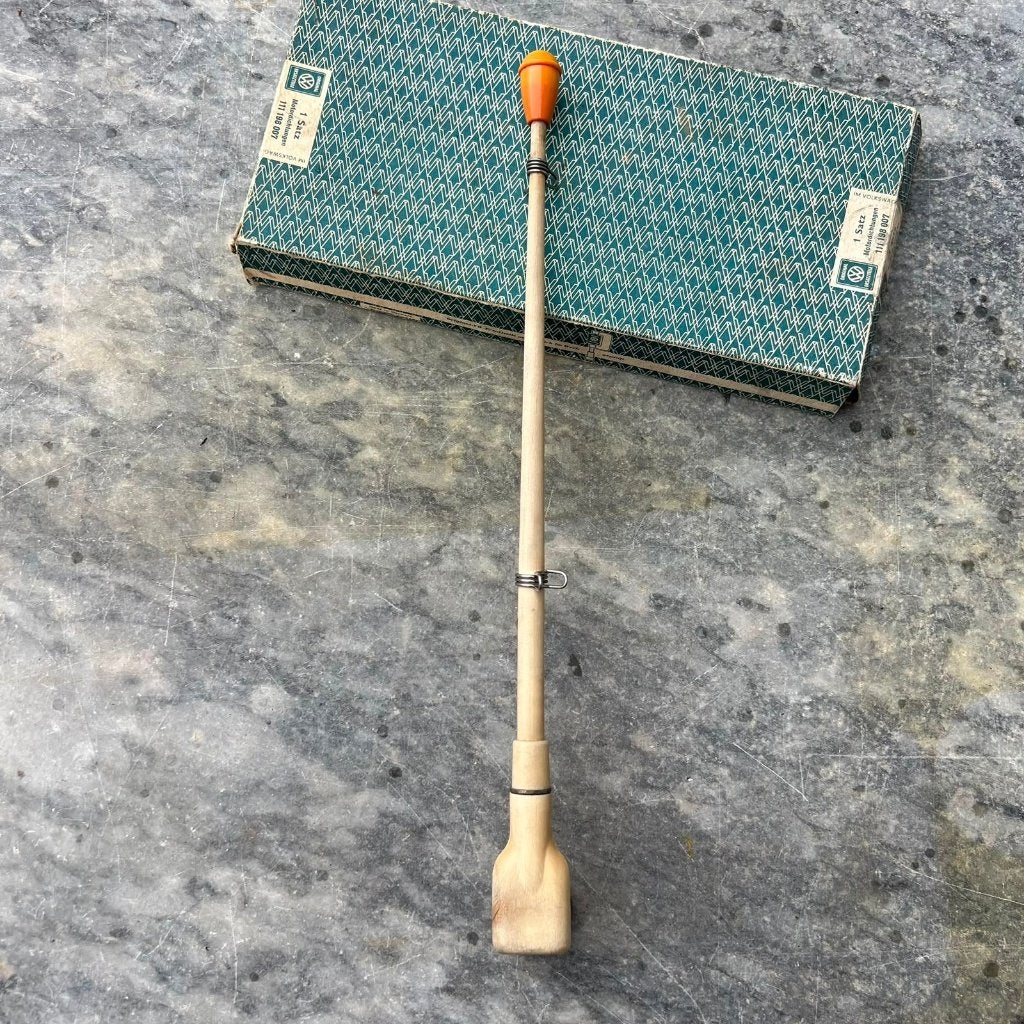 VW-vlag, ivoorkleurig accessoire met patina, Ophalen of Verzenden, Gebruikt