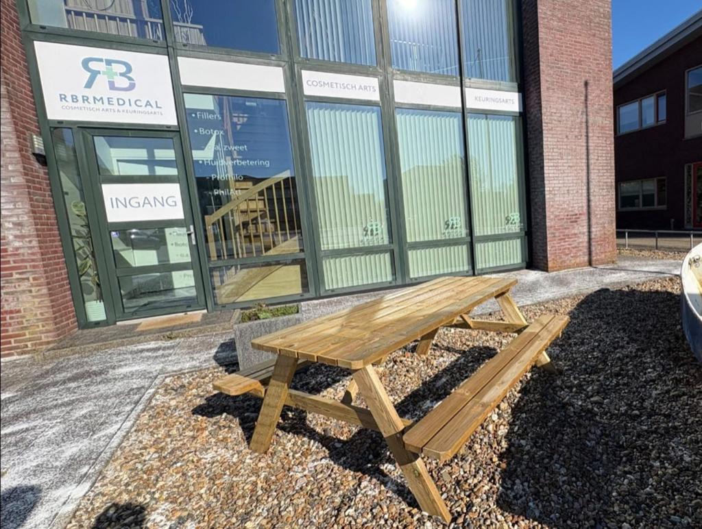 Robuuste houten picknicktafel voor buiten, Ophalen, 8802 pv, Umb, Zo goed als nieuw