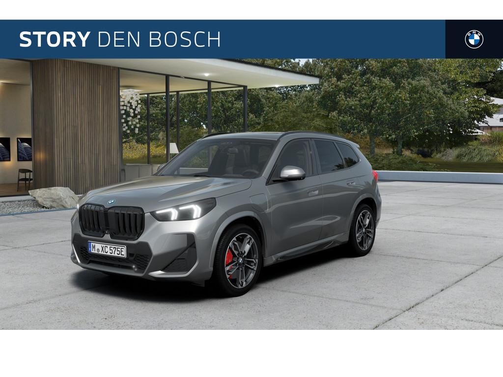 BMW X1 xDrive30e M Sport Automaat / Panoramadak / Trekhaak /, Zwart, Leder, Bedrijf, Hybride Elektrisch/Benzine
