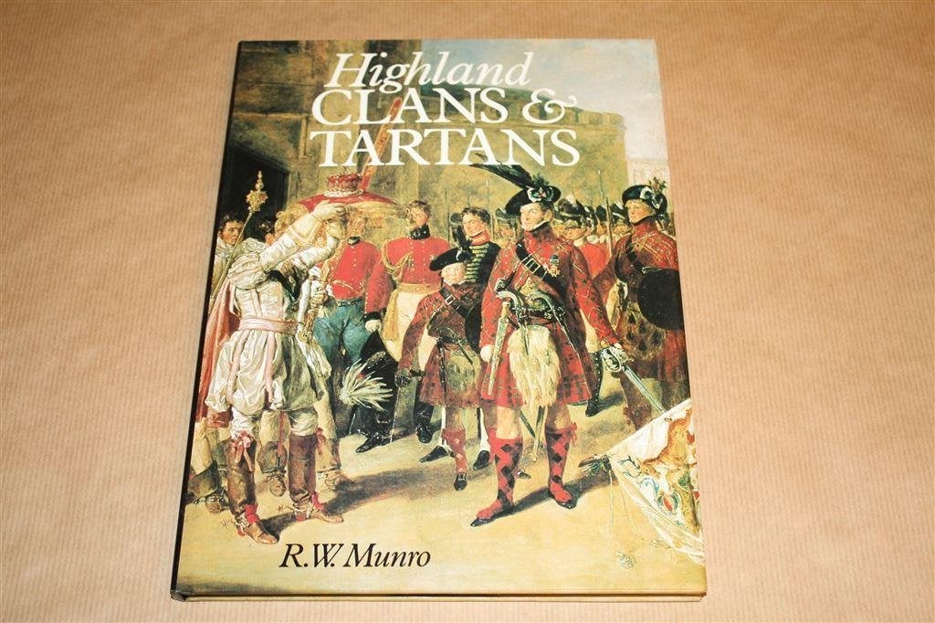 Highland clans and tartans., Ophalen of Verzenden, Gelezen, Europa
