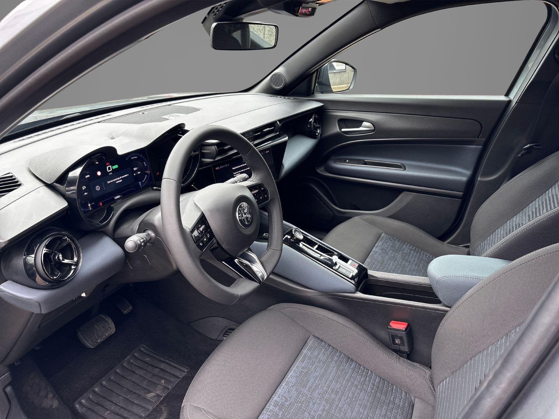 Alfa Romeo Junior Elettrica 54 kWh | Apple Carplay/Android A, Auto's, Alfa Romeo, Stof, Gebruikt, Parkeersensor, SUV of Terreinwagen