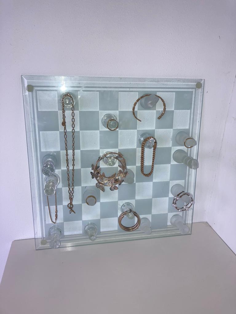 Glazen sieraden rek schaakbord, Ophalen